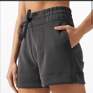 Soft ambitions high rise short